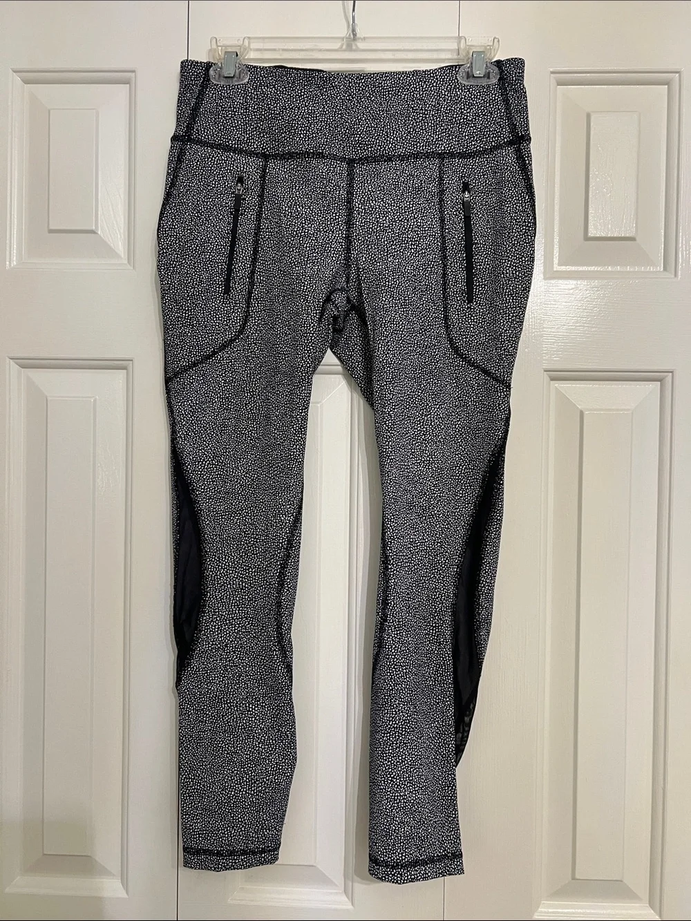 LuluLemon Speckled Black & White Athletic Leggings with Zip Pockets
